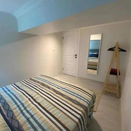 Renovated 2br Near Metro Appartement Istambul