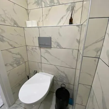Renovated 2br Near Metro Appartement